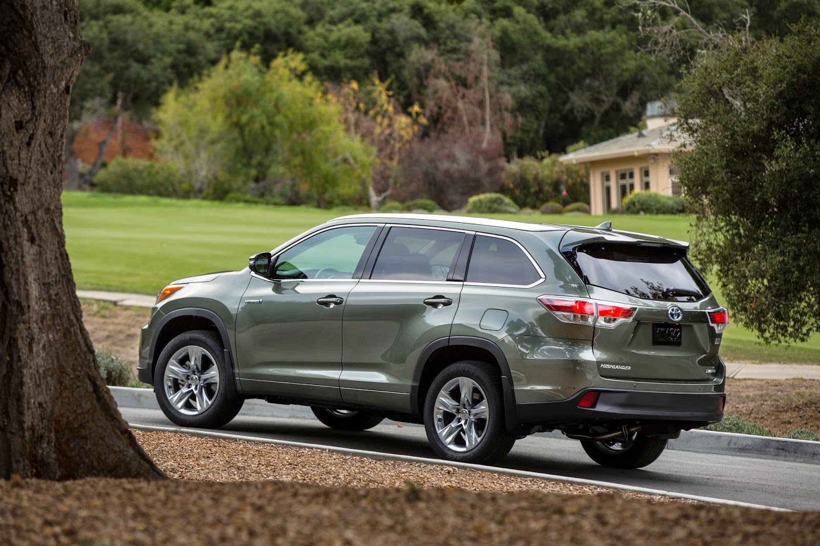 Toyota Highlander Limited Platinum Suv Drive